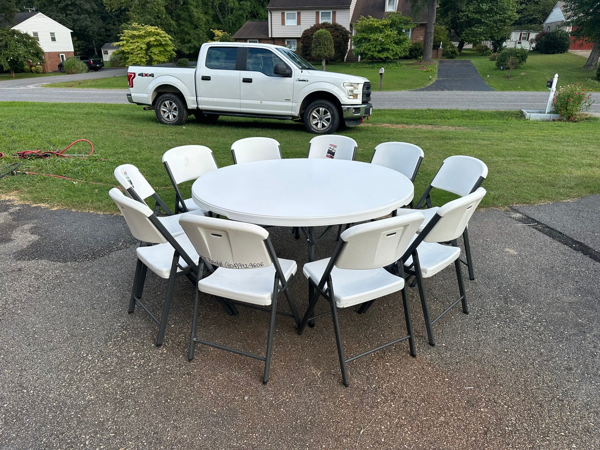 LIFETIME ROUND TABLE