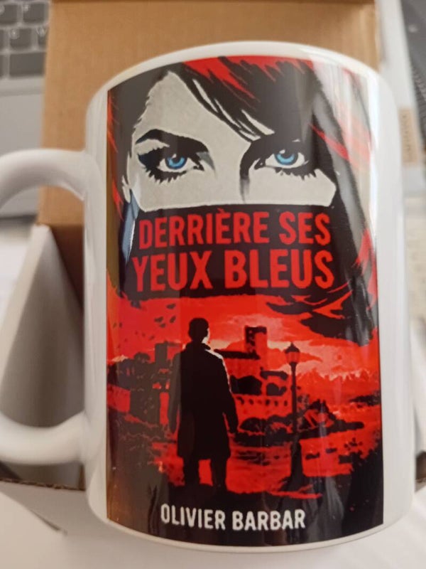 Mug derrière ses yeux bleus
