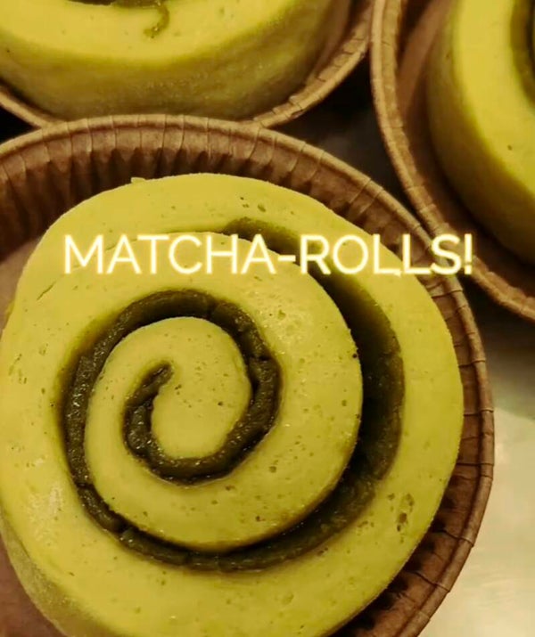 Matcha-rol met frambozenstukjes