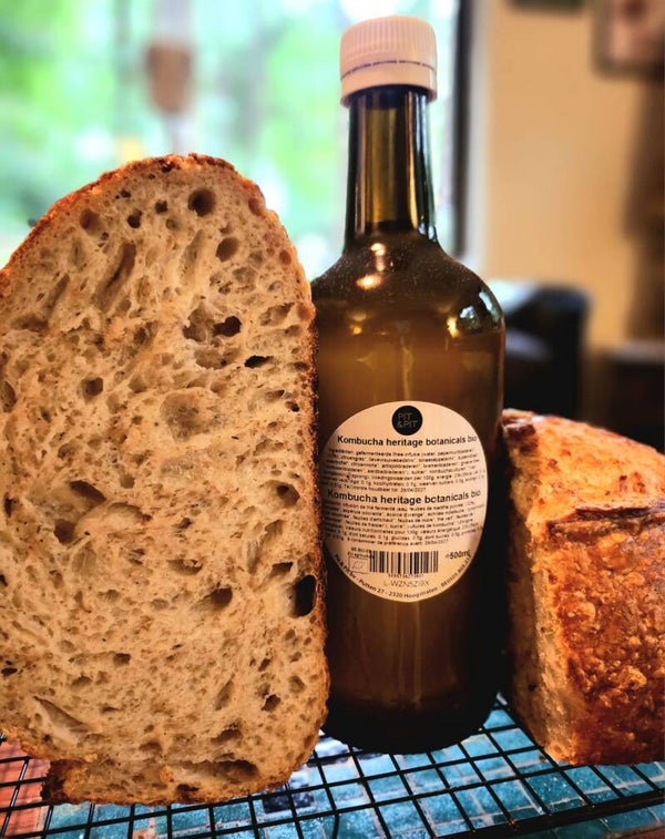 Kombucha brood met kardemom & tijm