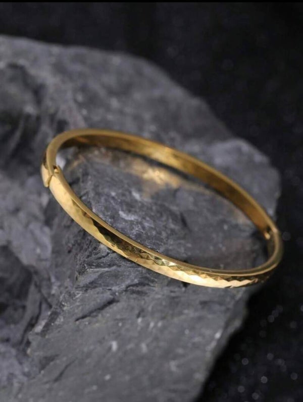 Bangle bracelet gold plated