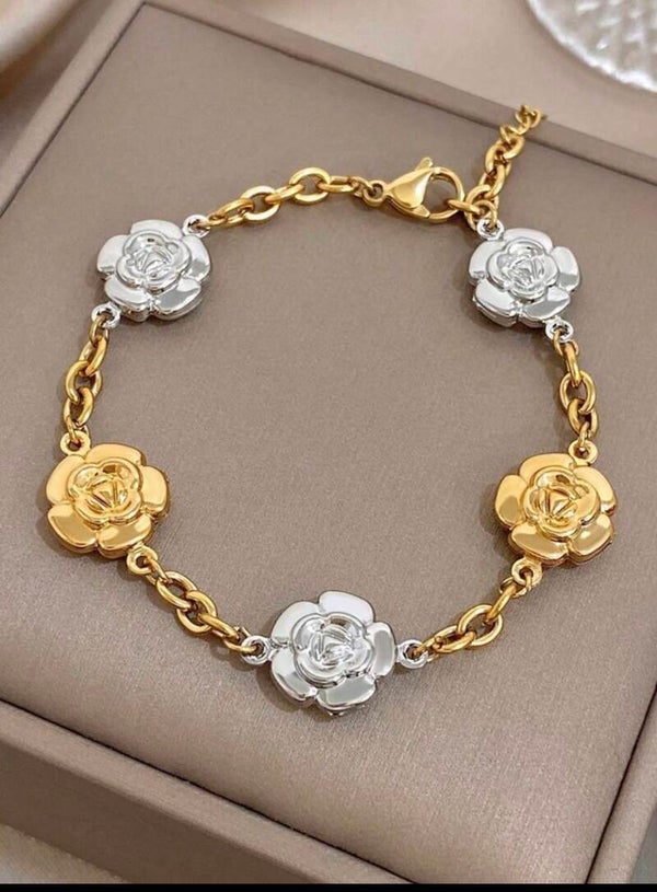 Camellia chain bracelet