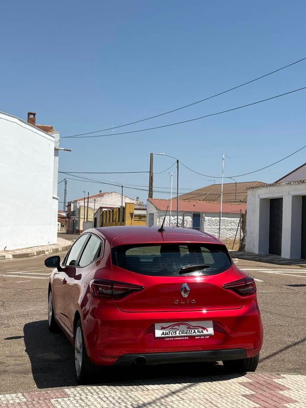 RENAULT CLIO ROJO DESEO 2021