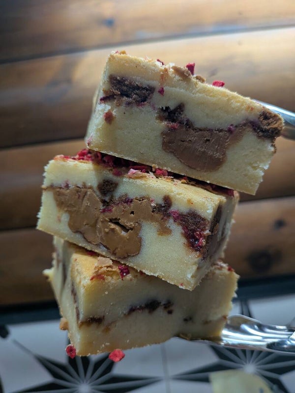 Biscoff & Strawberry Blondies