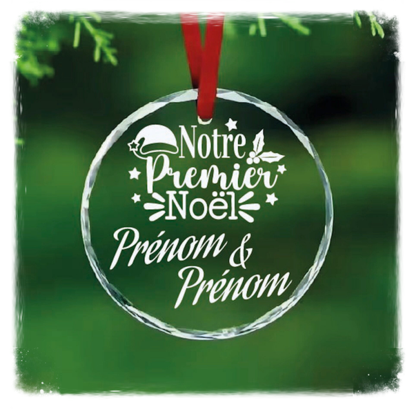 Boule de Noël en verre effet cristal – “Notre 1er Noël” personnalisée – Gravure 2D au laser CO₂