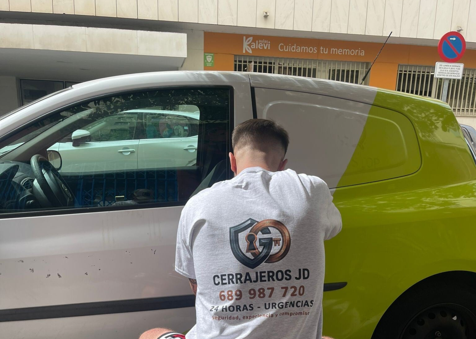 Apertura de coche en Madrid sin daños