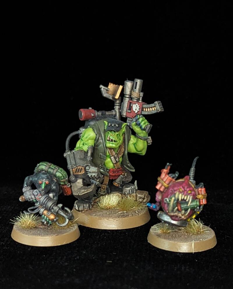 Ork Kommando Boss with Bomb Squig and Kommando Grot