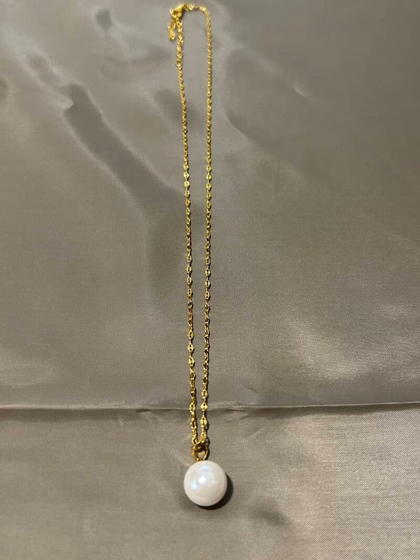 Pearl necklace
