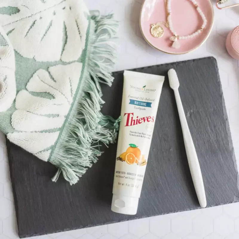 Aromawelzijn | Young Living Thieves Whitening Toothpaste