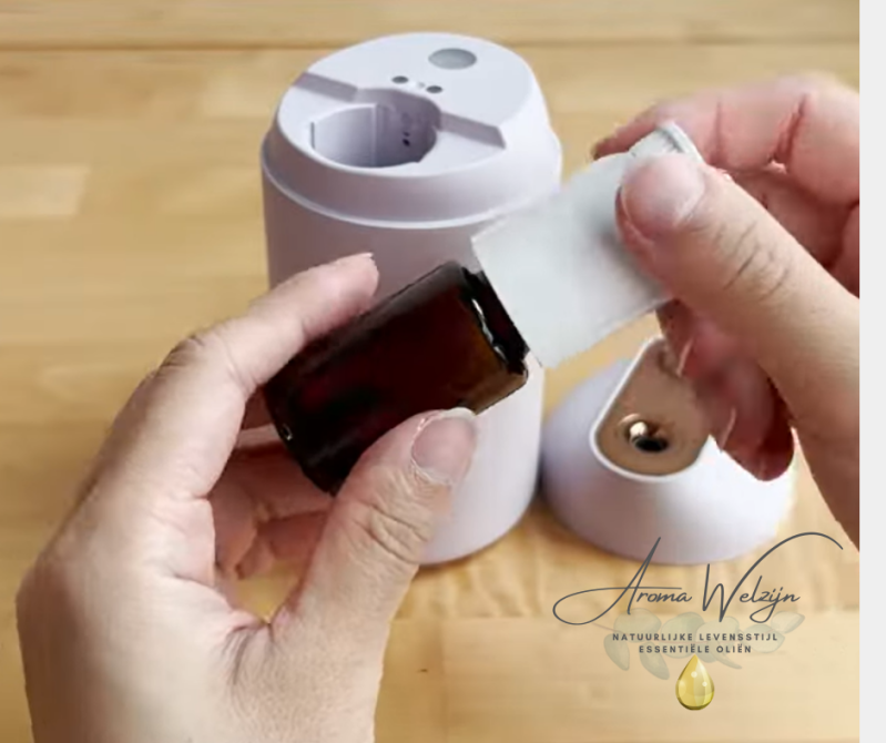 Nebuliser met flesje waarbij je de werking toont Aroma  Welzijn
