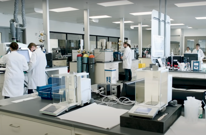 Aromawelzijn | Elke partij essentiële olie wordt onderworpen aan strenge wetenschappelijke controles