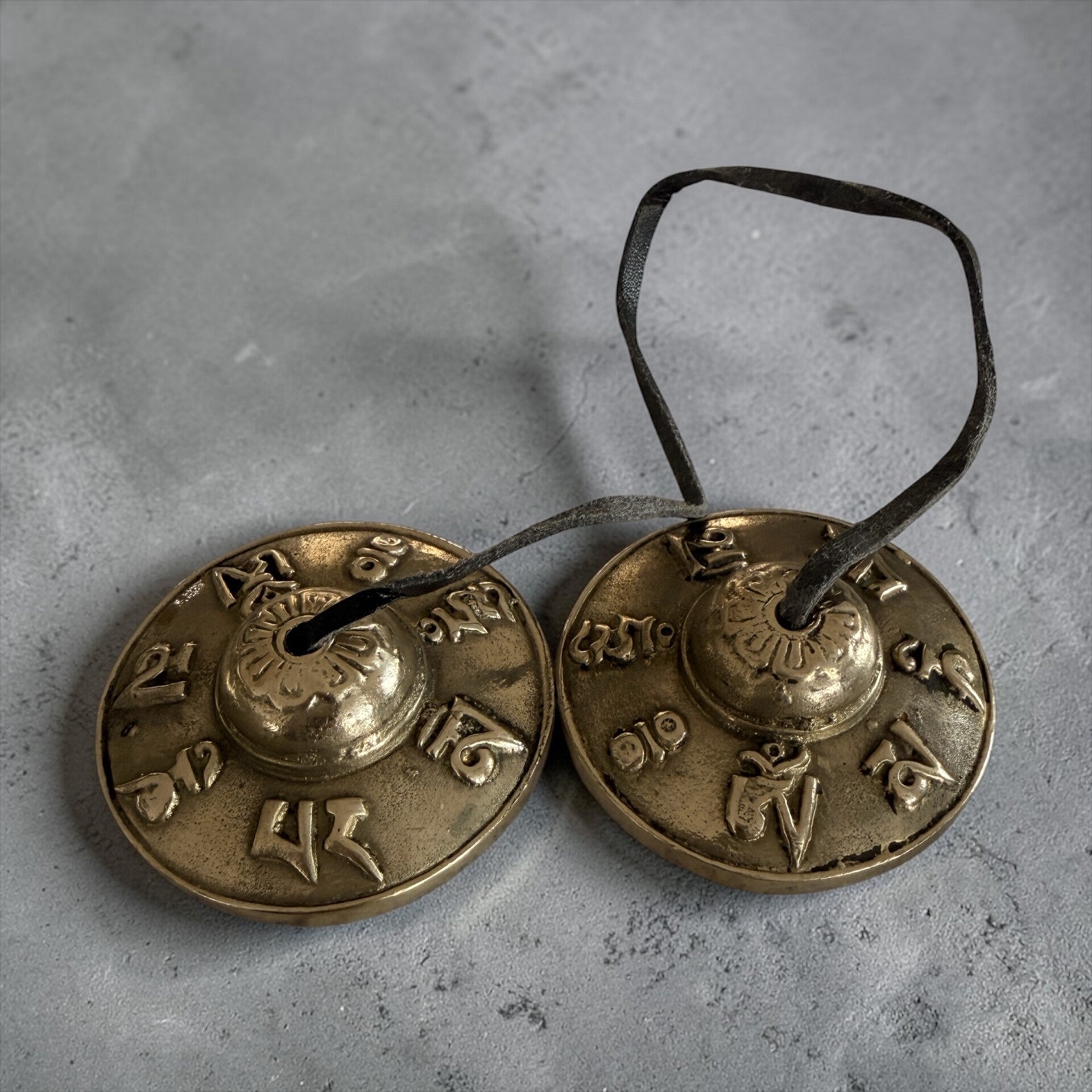 Tingsha cymbaler messing med gravert mønster