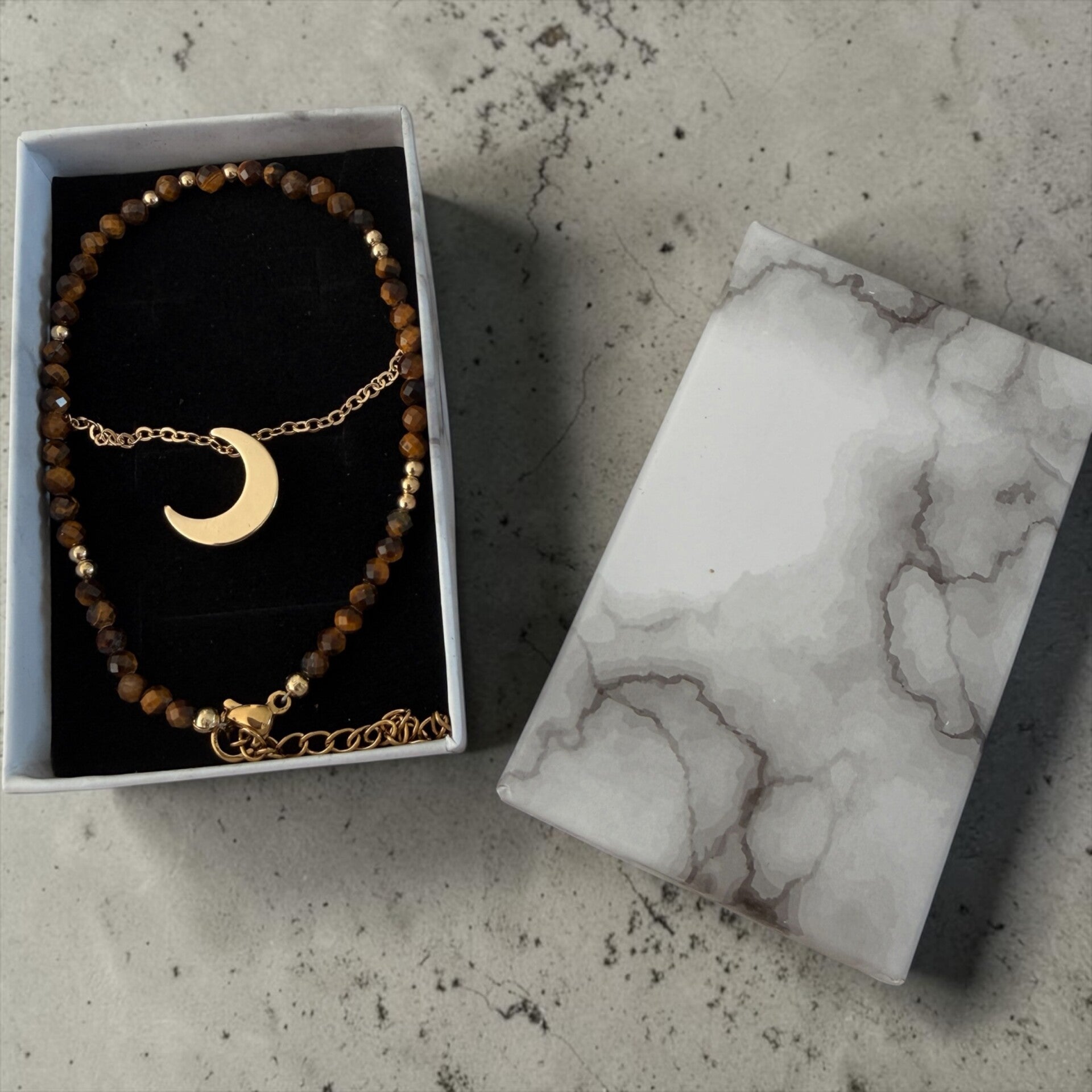 Tigerøye og måne armbånd (2stk)