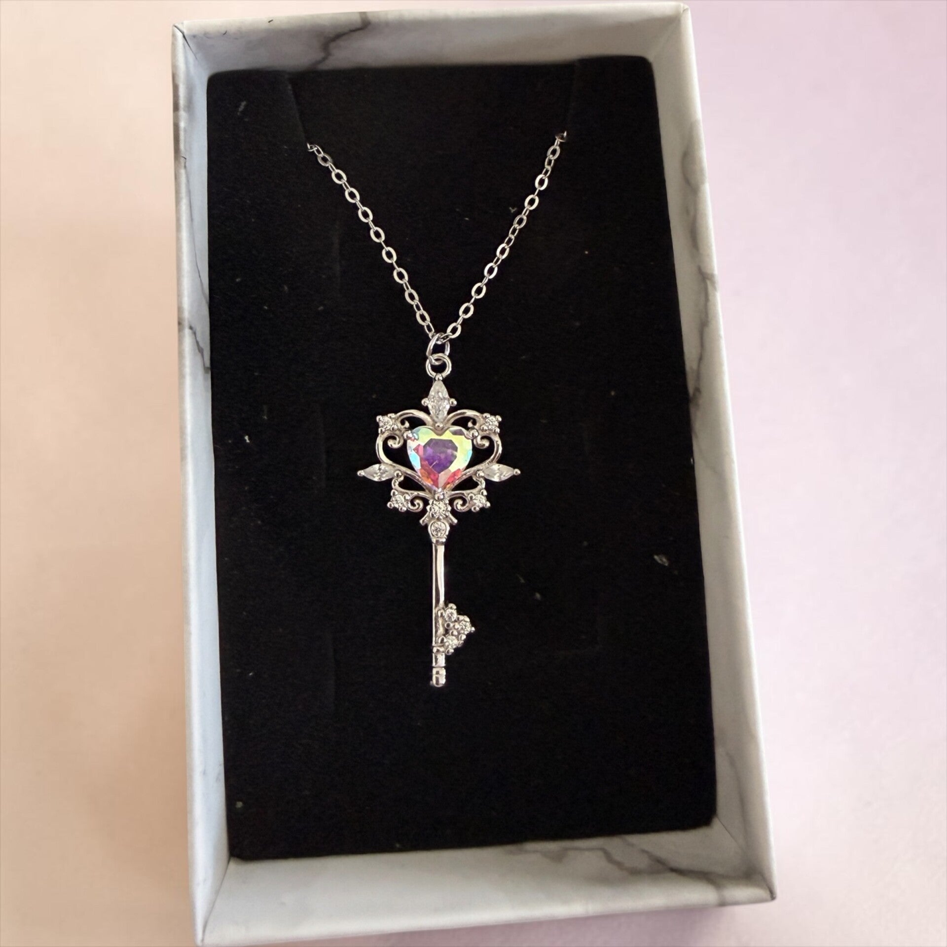 Nøkkel pendant med vakker stein