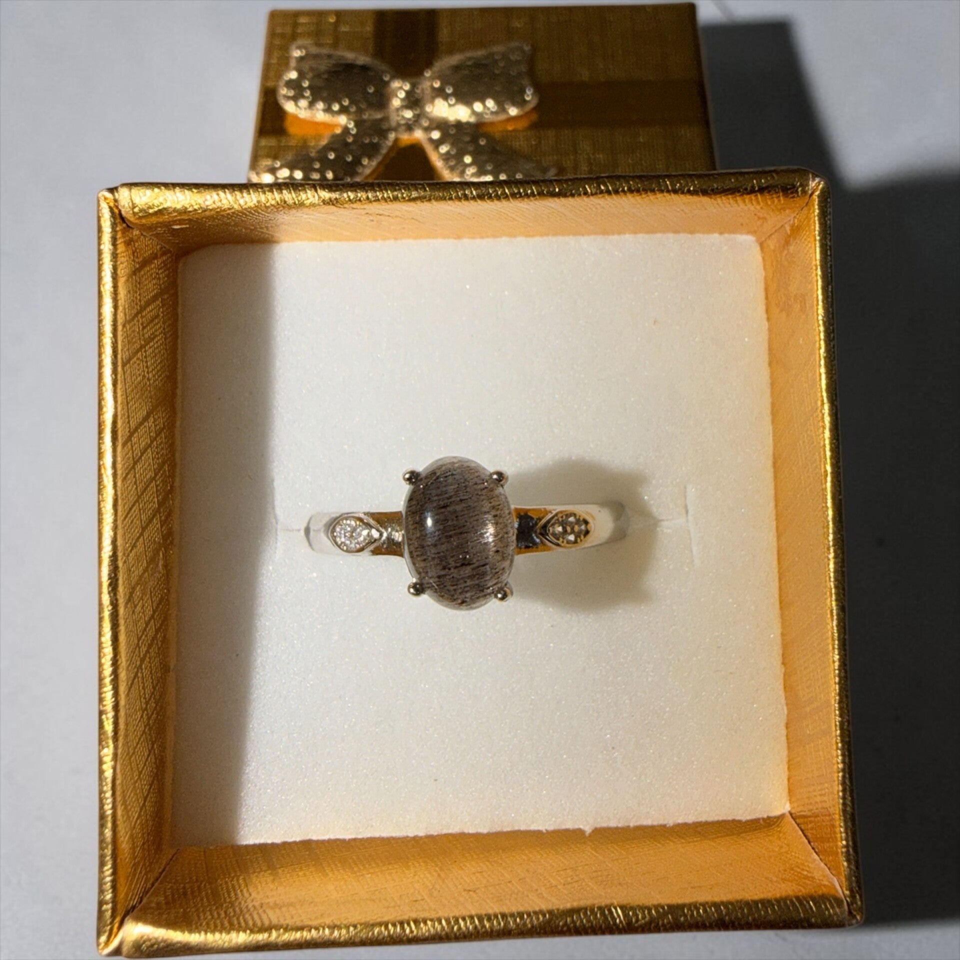 Svart regnbuesolstein ring (unik variant)