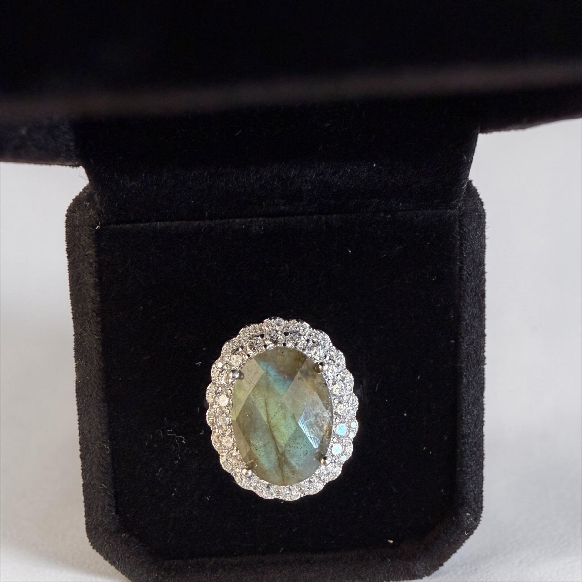Stor Labradoritt ring i sølv