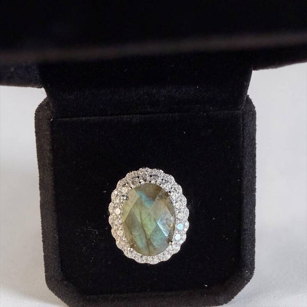 Stor Labradoritt ring i sølv