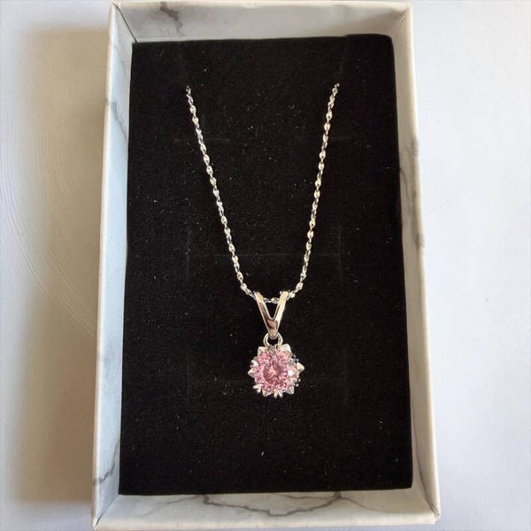 Sakura pink Moissanite anheng I sølv ✨