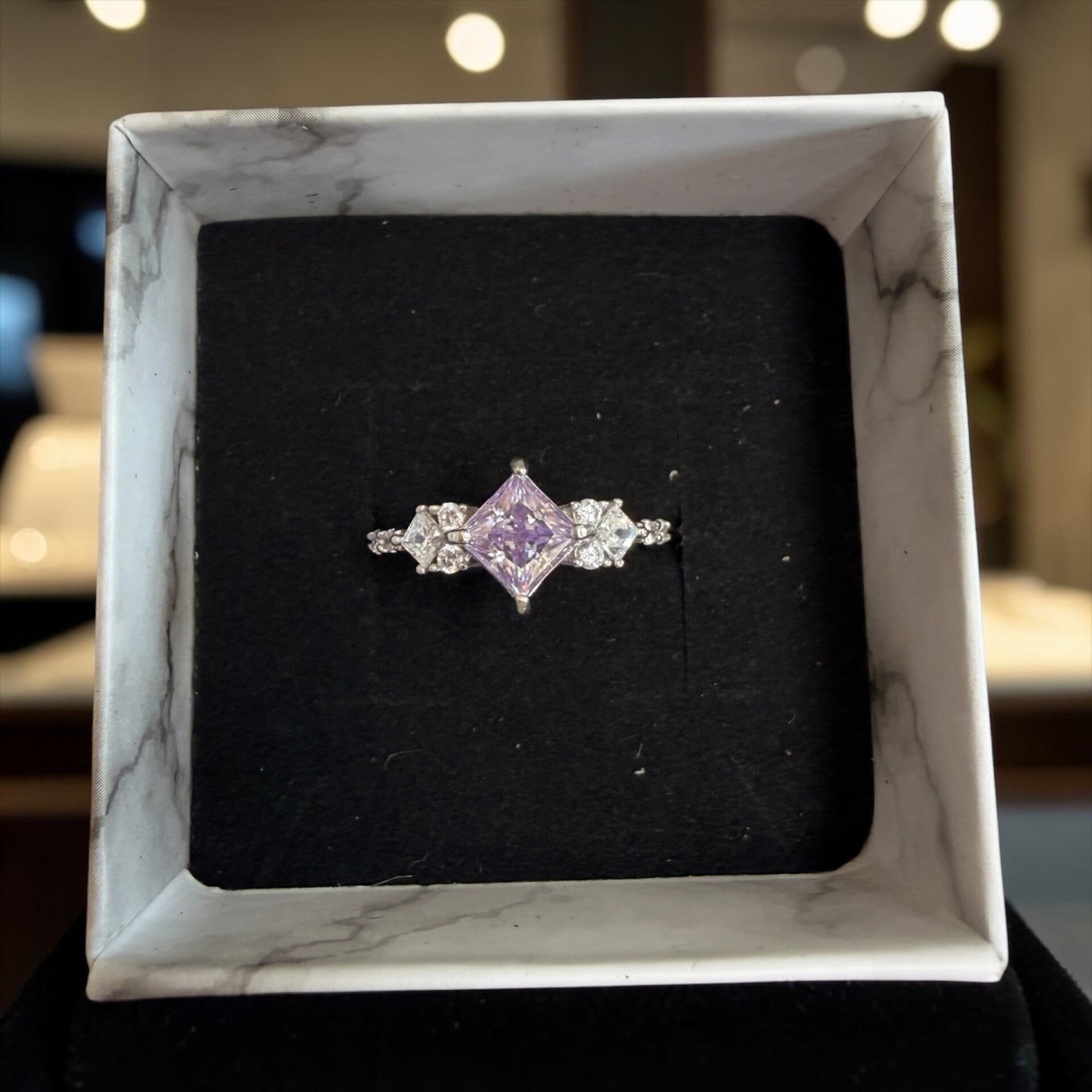 Lilla princess cut Moissanite ring i sølv ✨