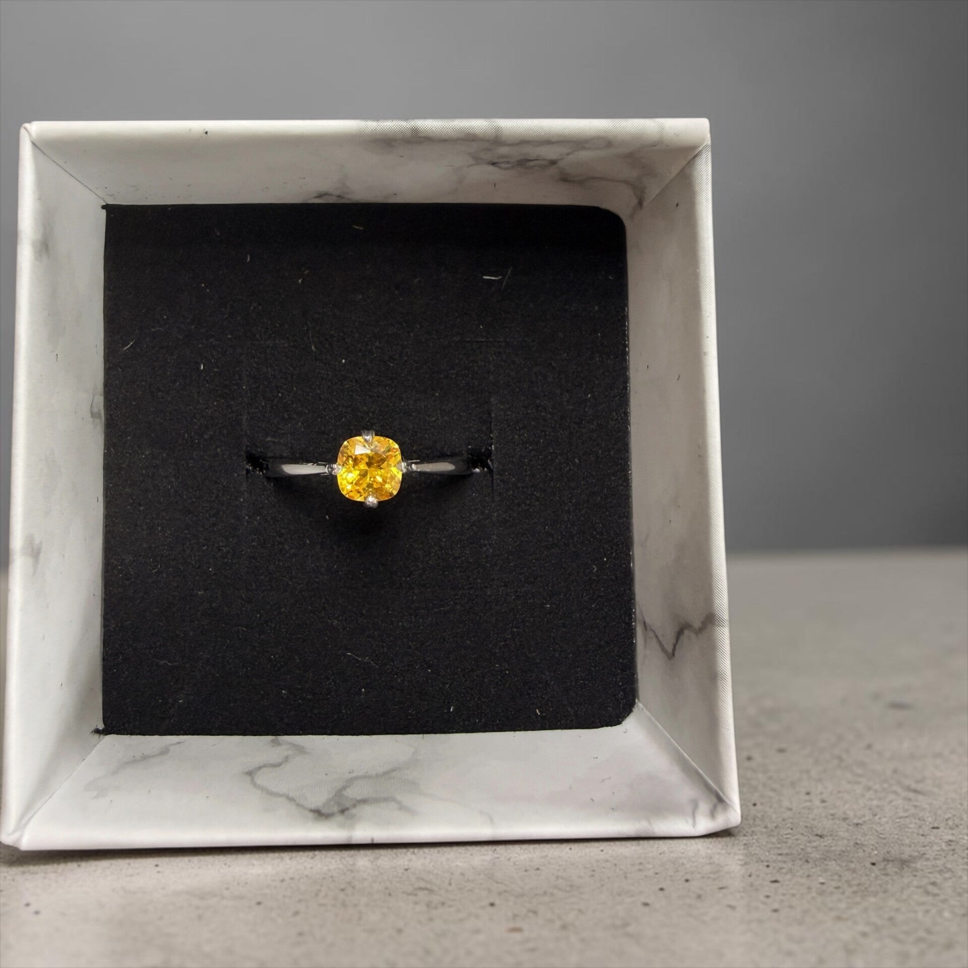Natural citrin ring i sølv
