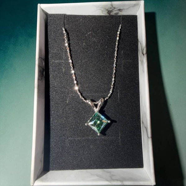 Grønn Moissanite halskjede i sølv