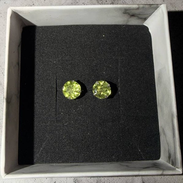 Natural peridot øredobber i sølv