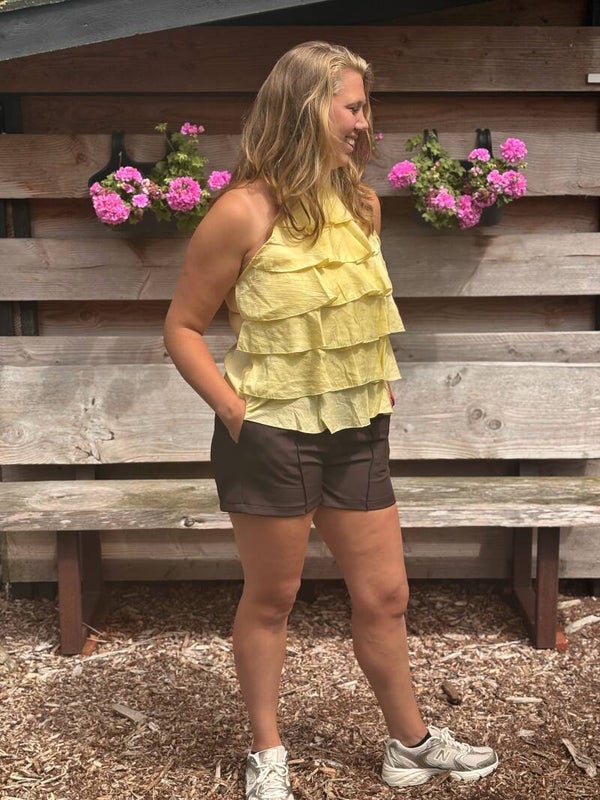 Top met ruffles lichtgeel