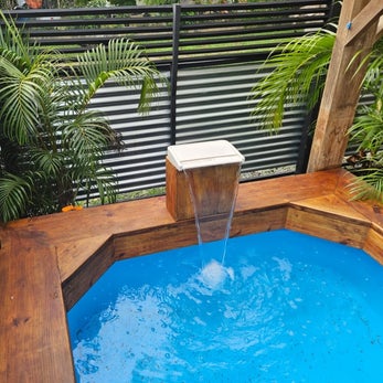 Casita Don Marco plunge pool fountain