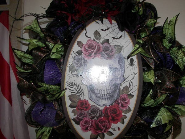 Skull Halloween Wreath with Lights