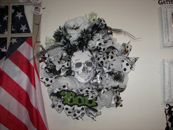 Skull Halloween Wreath with Lights