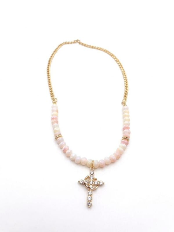 Zacht roze ketting met kruis en kroon