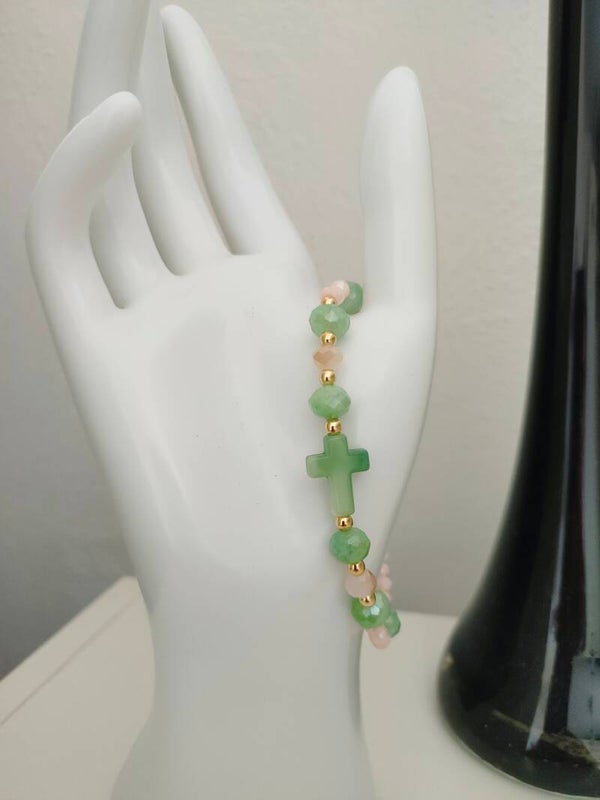 Armbandje met kruisjes