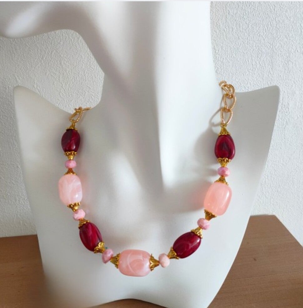 Zalmroze/rode dames ketting