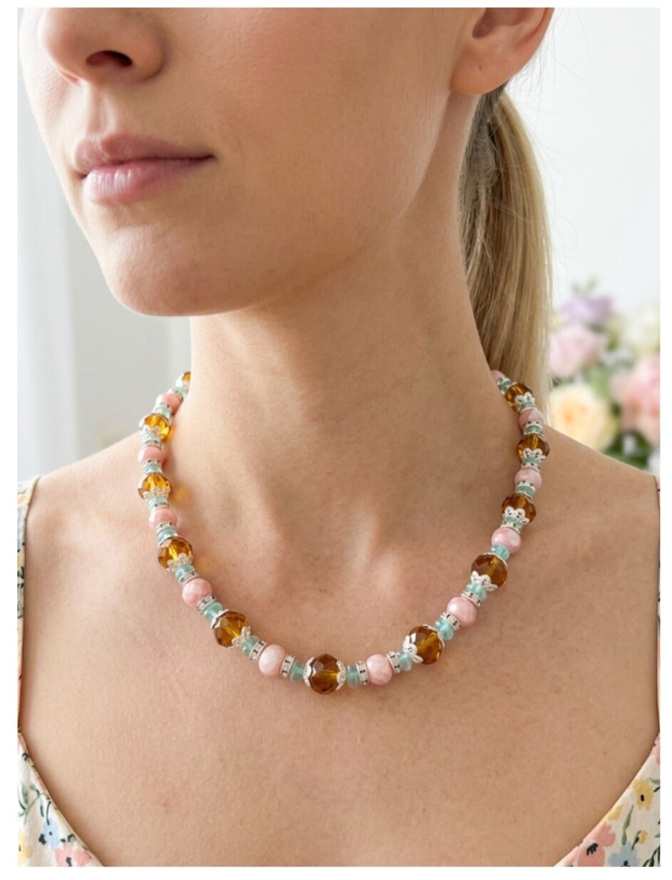 Zilverkleurige ketting met zomerse kleuren