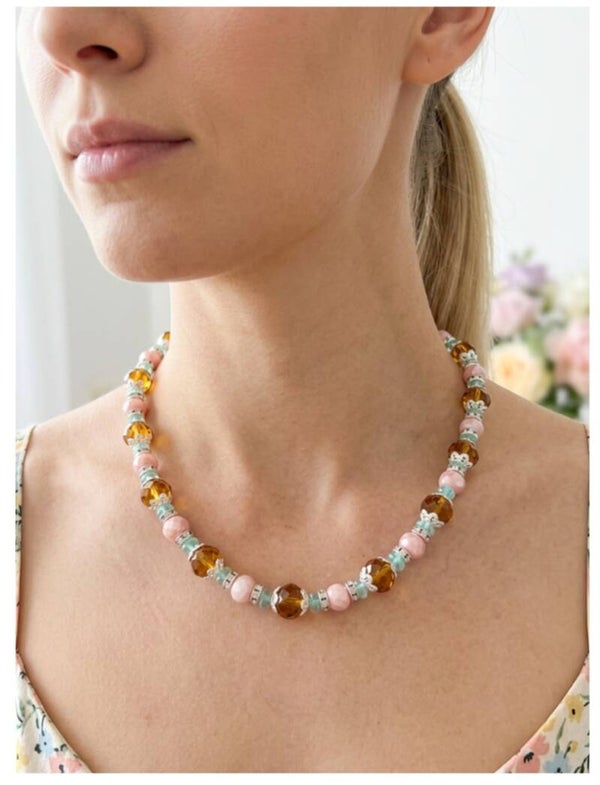 Zilverkleurige ketting met zomerse kleuren