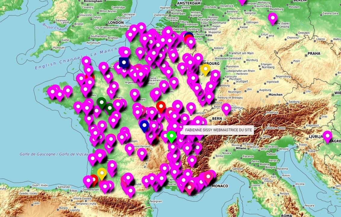 photo de la carte de france de fabienne avec toutes les sissy representée avec une epingle sur la carte