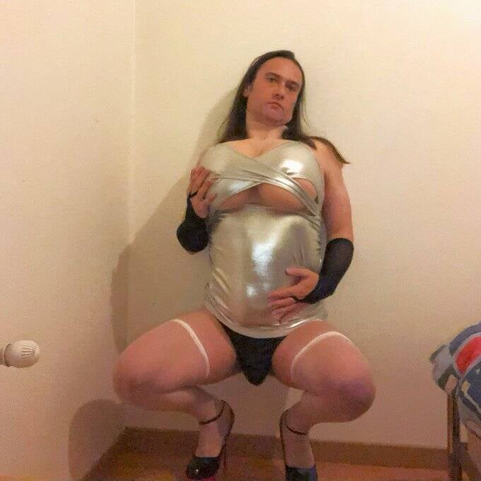 gscyowtweaaqts2-standard.jpg