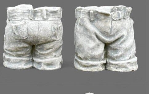 Tuinbeeld bloempot broek +/- 30cm hoog