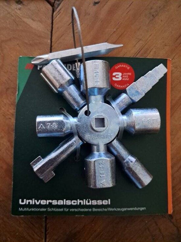Universeel multifunctionele sleutel