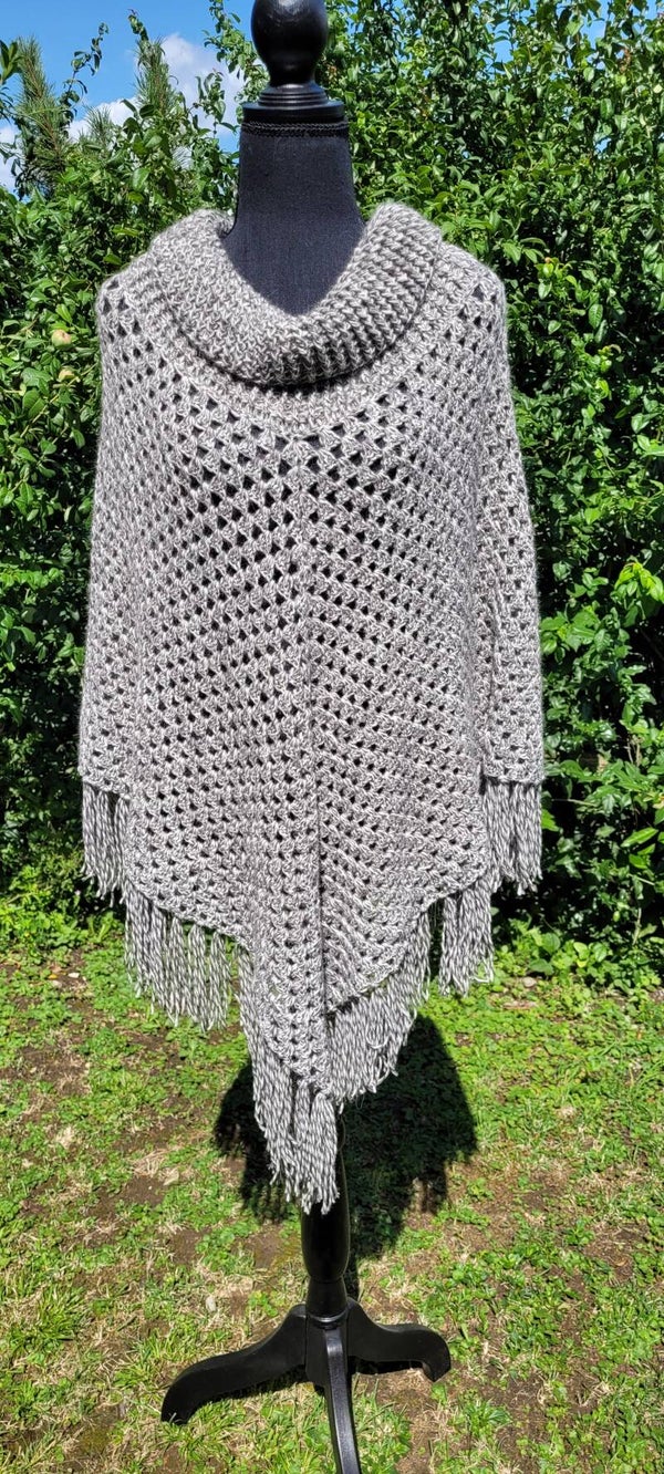 Poncho-Grau
