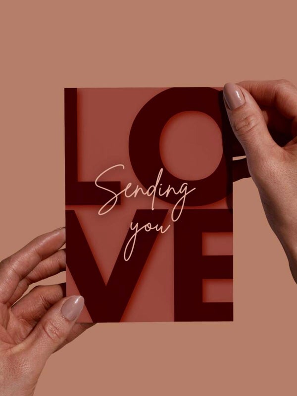Moderne Wenskaart - Sending you love (Bordeauxrood/Oranje)