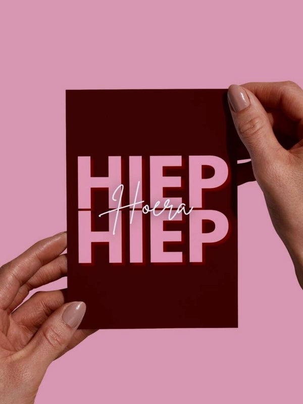 Moderne Wenskaart - Hiep Hiep (Roze)