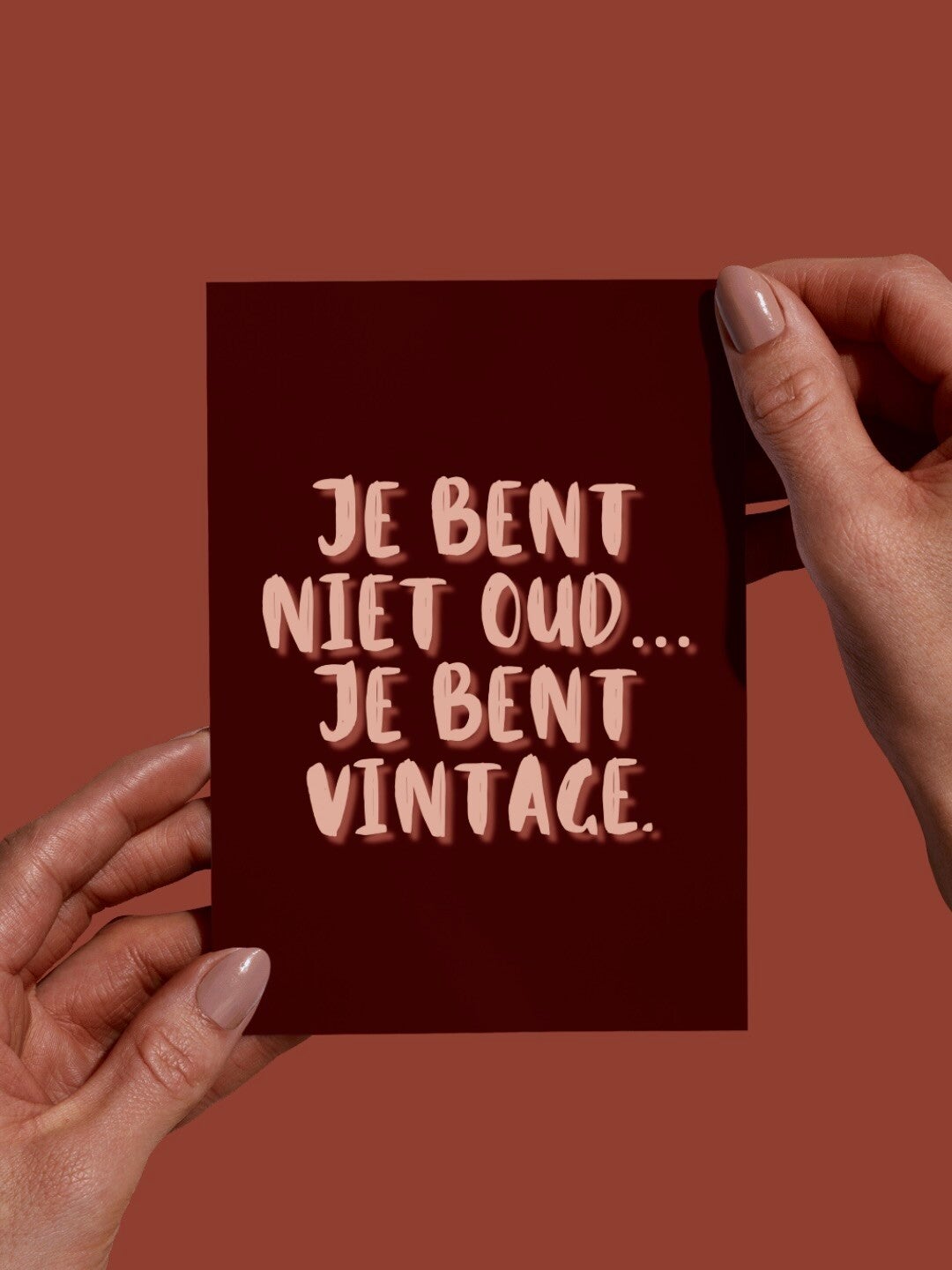 Moderne Wenskaart - Je bent niet oud... je bent vintage (Bordeauxrood/Oranje)