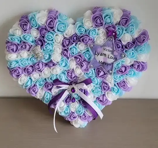 Cœur personnalisable en fleurs en mousse 30 cm – idée cadeau fait main