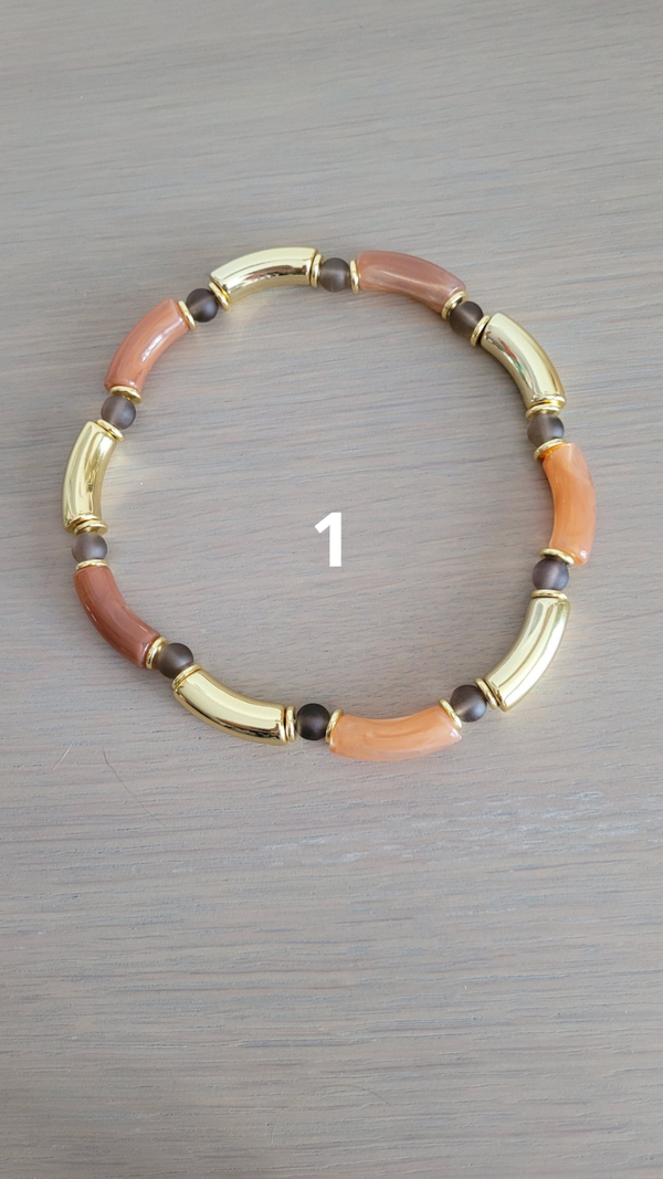 Collier à grosses perles incurvées