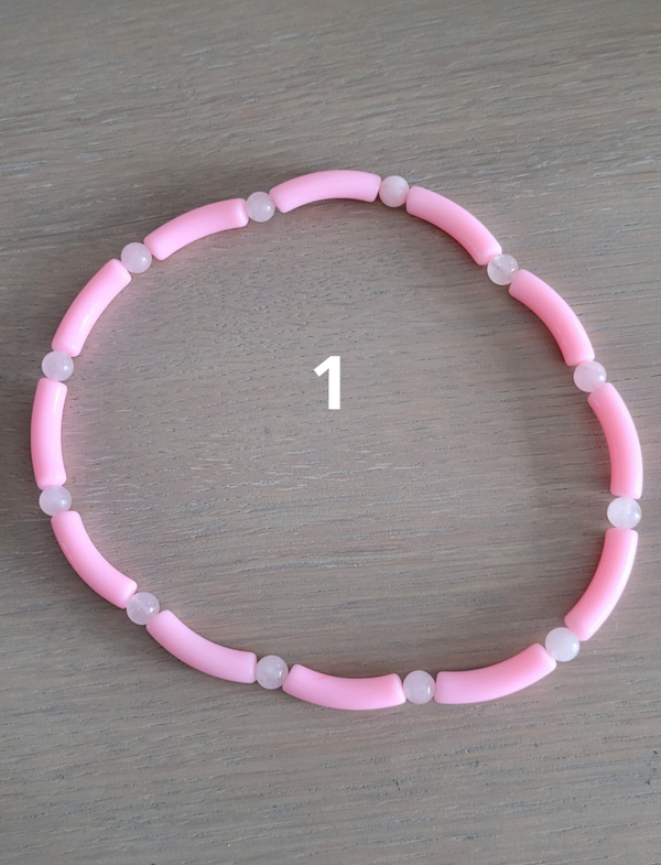 Collier à perles incurvées colorées