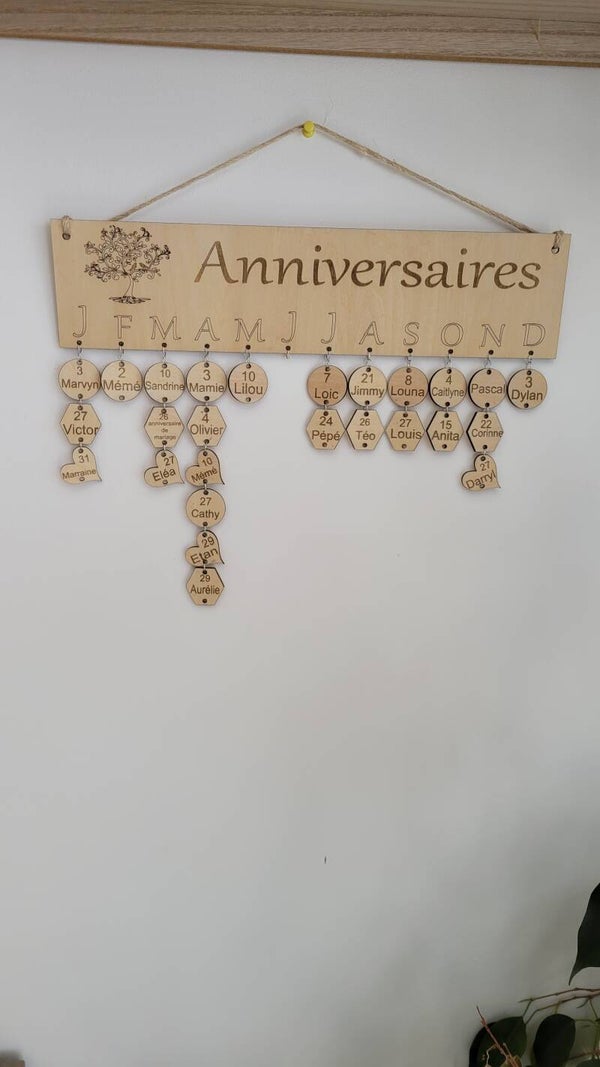🎉 Calendrier des anniversaires en bois personnalisé