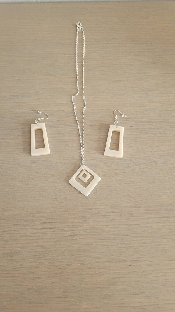 Parure en résine – Déstockage