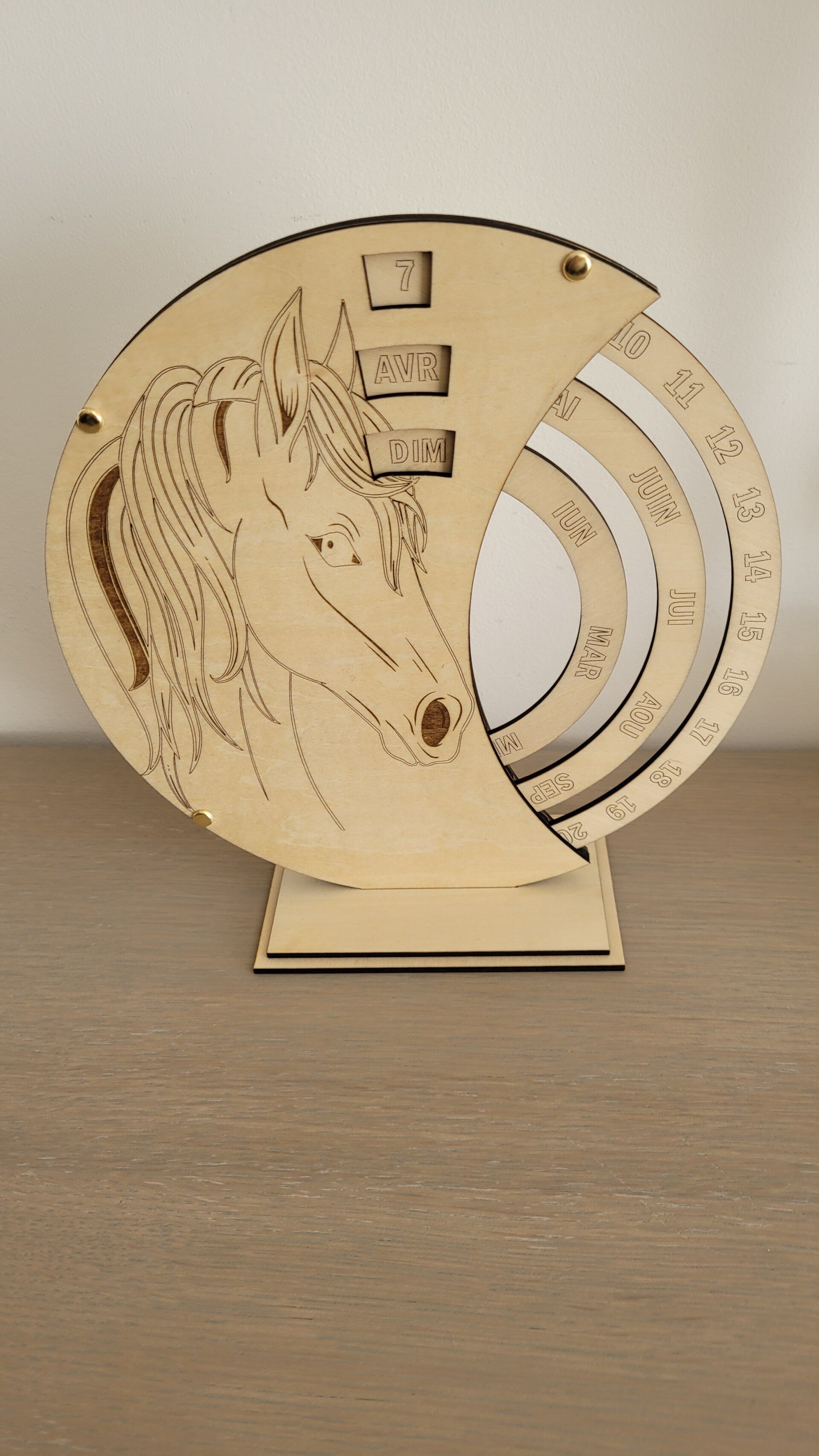 Calendrier perpétuel en bois décoratif