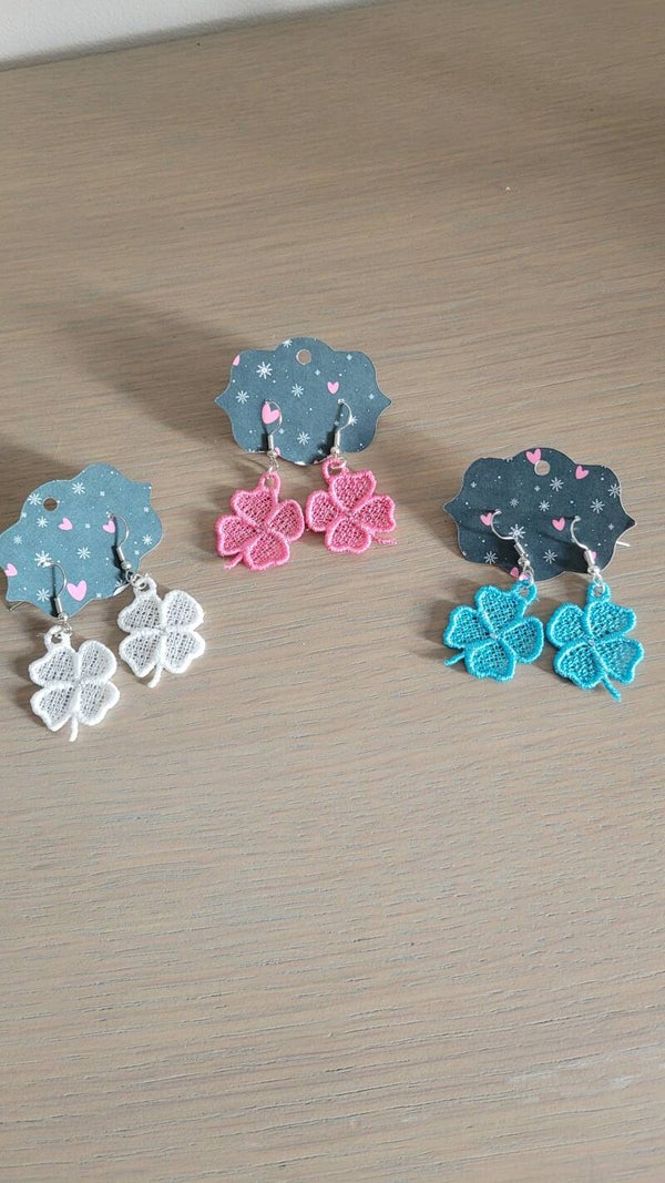 boucles d’oreilles légères en forme de trèfle